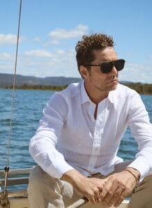 El uso de gafas de sol de Opticalia garantiza que tus lentes cumplen con las normativas de protección UV al 100%, algo que no siempre ocurre con gafas genéricas o de baja calidad.