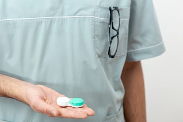 Servicio de contactología y lentes de contacto a medida